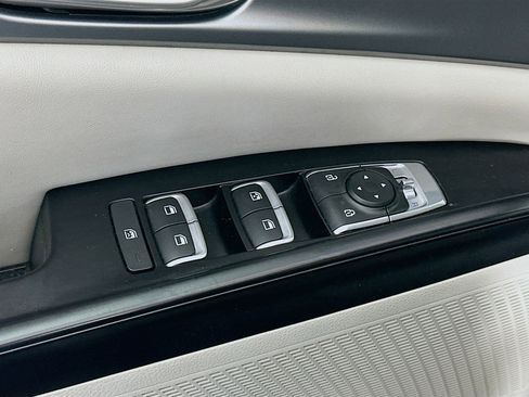 Used 2024 Kia Carnival LX image 15