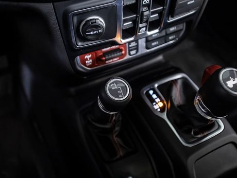 Used 2023 Jeep Wrangler Unlimited Rubicon AWD/4WD image 31