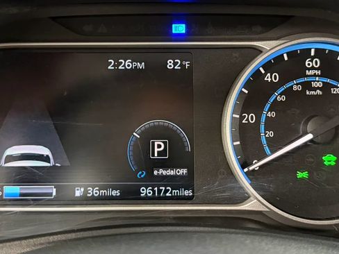 Used 2018 Nissan Leaf SV w/ SV Technology Package FWD image 21
