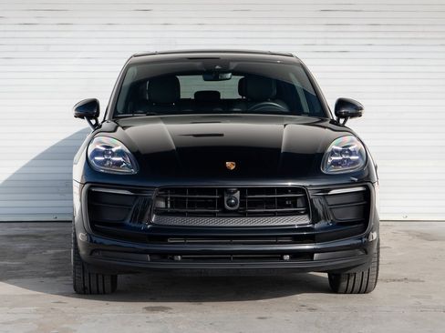 Certified 2025 Porsche Macan image 11