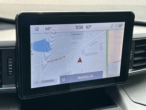 Used 2023 Ford Explorer XLT w/ Equipment Group 202A image 33