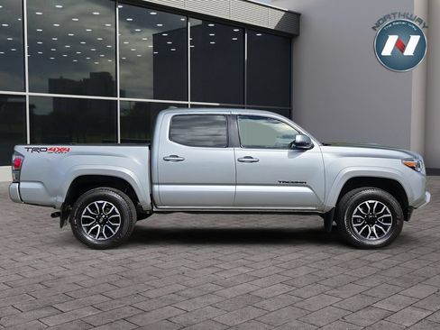 Used 2022 Toyota Tacoma TRD Sport AWD/4WD image 6