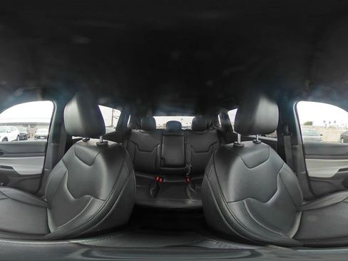 Used 2025 Jeep Compass Limited image 43