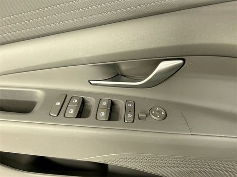 Used 2023 Hyundai Elantra SEL image 11