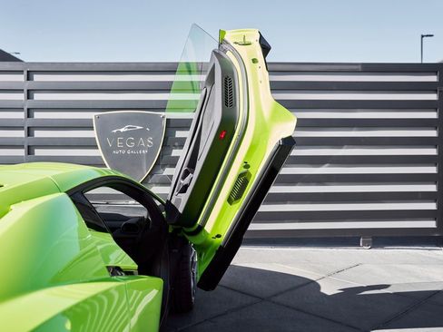 Used 2025 Lamborghini Revuelto image 32