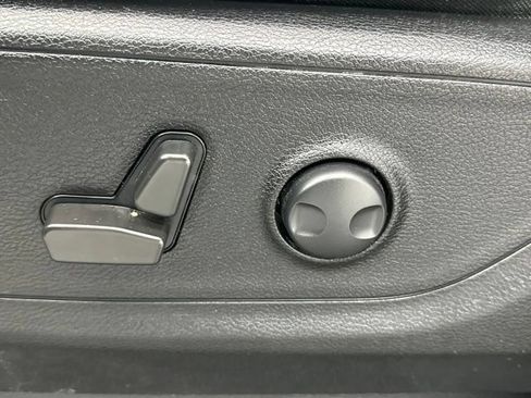 Used 2022 RAM 1500 Big Horn AWD/4WD image 9