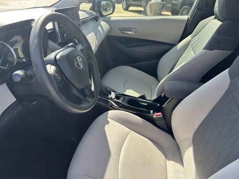 Used 2020 Toyota Corolla LE FWD image 11