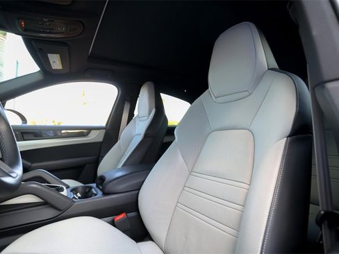 Used 2024 Porsche Cayenne S image 34