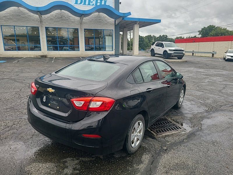 Used 2018 Chevrolet Cruze LS FWD image 5