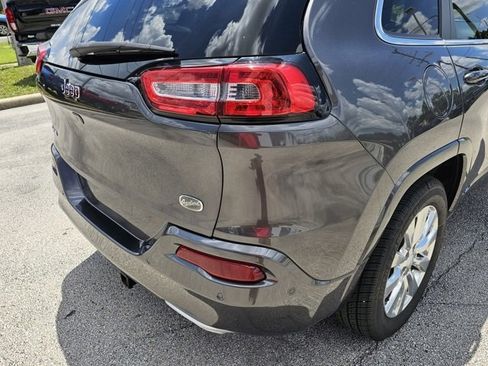 Used 2018 Jeep Cherokee Overland w/ Technology Group image 12