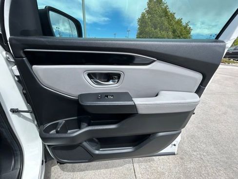 Used 2025 Honda Pilot EX-L image 28