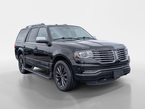 Used 2016 Lincoln Navigator Select image 2