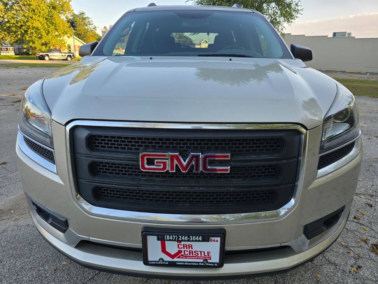 Used 2013 GMC Acadia SLE AWD/4WD image 2