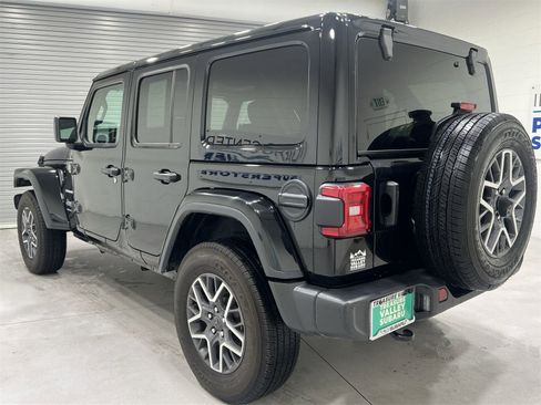 Used 2024 Jeep Wrangler Sahara image 6