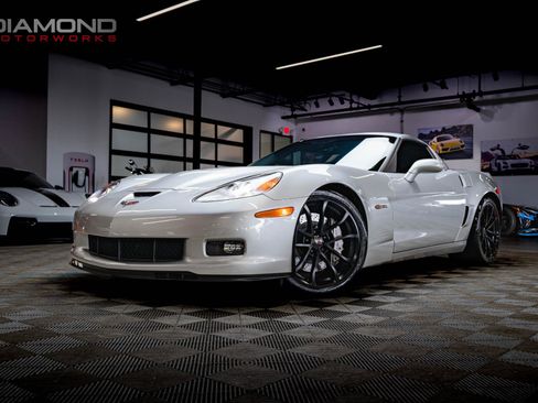 Used 2013 Chevrolet Corvette Z06 w/ 3LZ Preferred Equipment Group RWD image 26