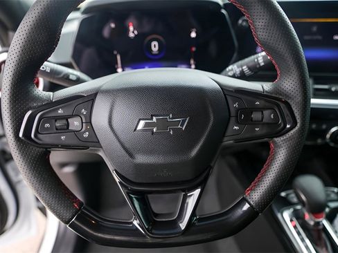 Used 2025 Chevrolet Trax RS w/ Sunroof Package image 12