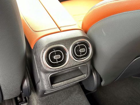 Used 2025 Mercedes-Benz GLC 43 AMG 4MATIC image 15