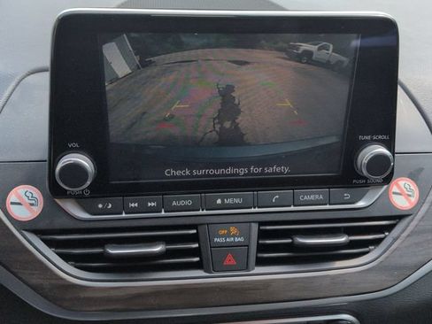 Used 2024 Nissan Altima 2.5 SV FWD image 17
