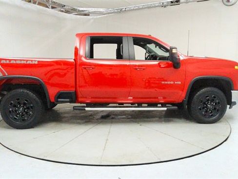 Used 2024 Chevrolet Silverado 2500 LT image 6
