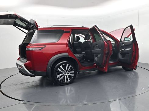 Used 2024 Nissan Pathfinder Platinum w/ Black Appearance Package AWD/4WD image 68
