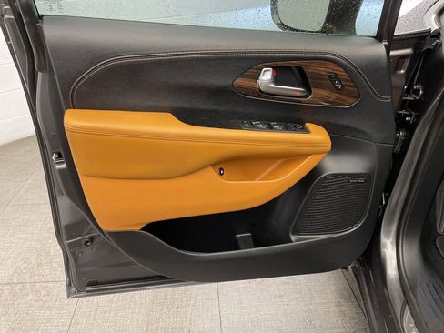 Certified 2021 Chrysler Pacifica Pinnacle image 23