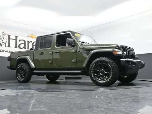 Used 2023 Jeep Gladiator Sport AWD/4WD image 2