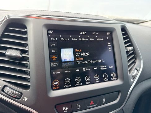 Used 2023 Jeep Cherokee Altitude Lux AWD/4WD image 12