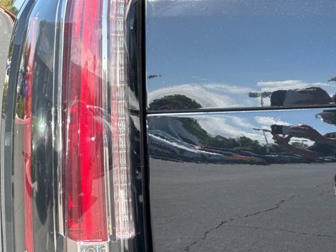 Used 2019 Cadillac Escalade ESV Platinum image 50