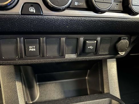 Used 2023 Toyota Tacoma SR AWD/4WD image 9