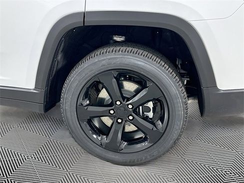 New 2025 Jeep Grand Cherokee L Altitude image 16