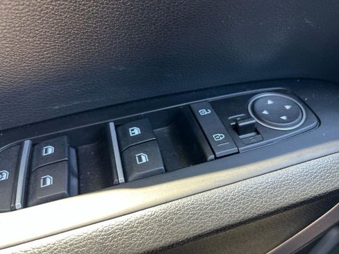 Used 2025 Kia Soul LX w/ LX Technology Package FWD image 24