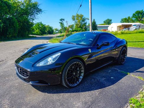 Used 2011 Ferrari California RWD image 8