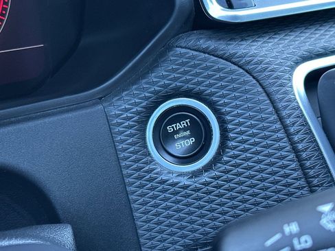 Used 2019 Land Rover Range Rover Velar R-Dynamic SE image 26