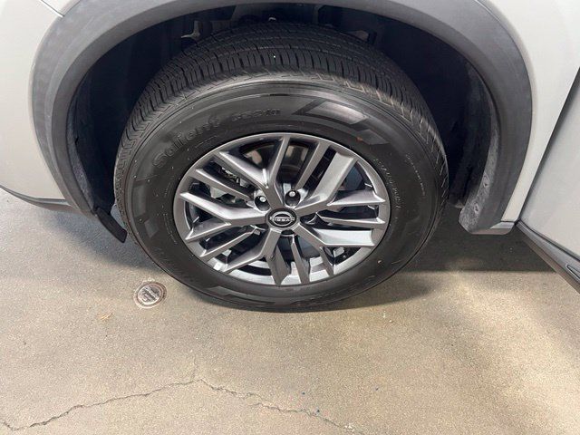 Used 2024 Nissan Rogue S AWD/4WD image 30