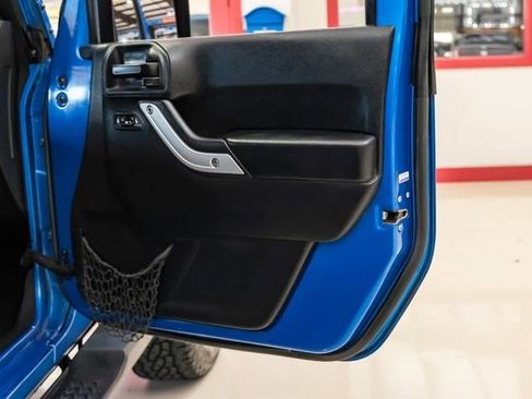 Used 2015 Jeep Wrangler Unlimited Sahara w/ Connectivity Group image 40