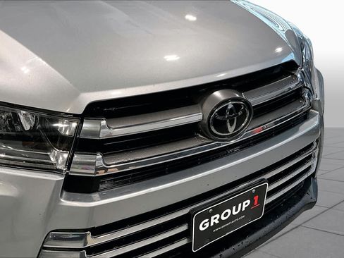 Used 2018 Toyota Highlander Limited FWD image 29