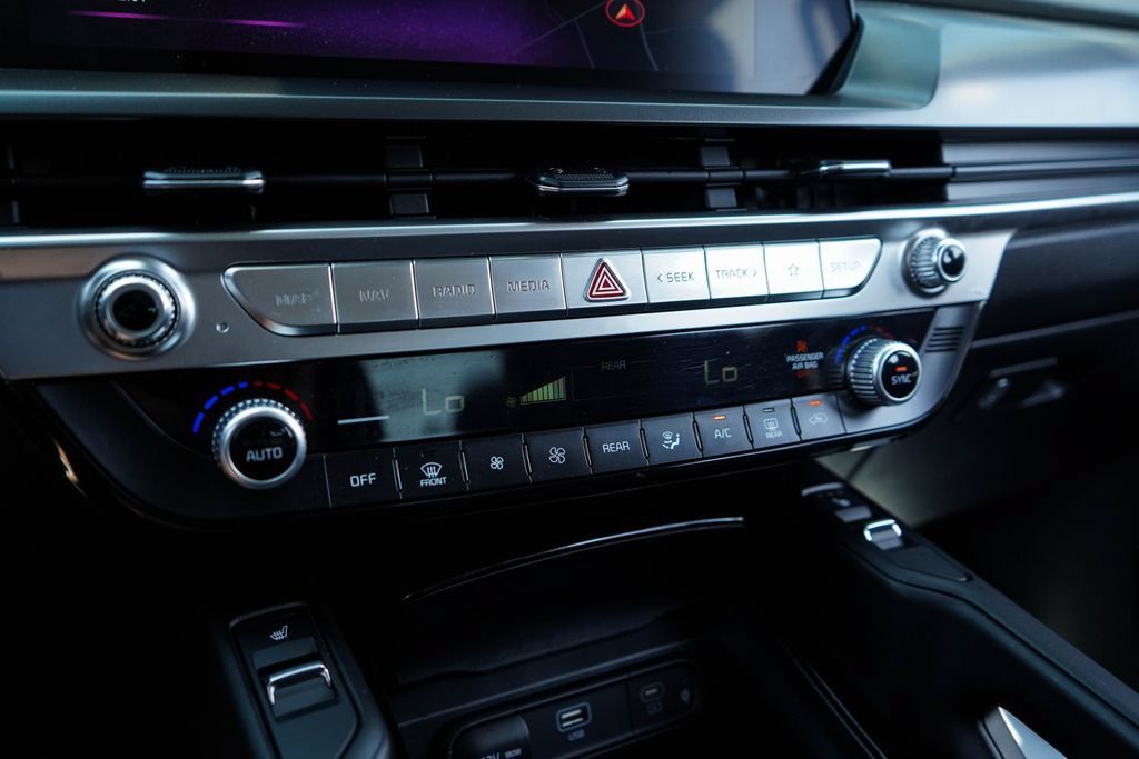Used 2025 Kia Telluride S FWD image 28