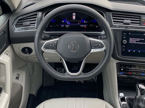 Certified 2023 Volkswagen Tiguan SE image 5