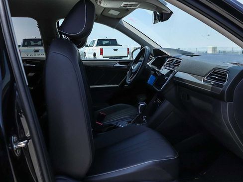 Certified 2023 Volkswagen Tiguan SE FWD image 15