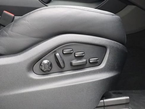 Used 2024 Porsche Cayenne Coupe w/ Premium Package Plus AWD/4WD image 32
