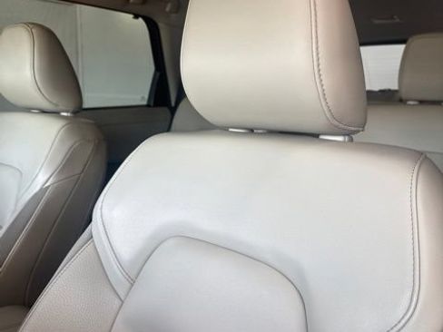 Certified 2024 Nissan Pathfinder SL w/ SL Premium Package FWD image 6
