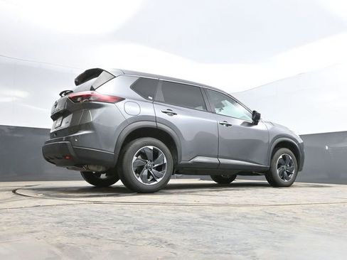 Used 2025 Nissan Rogue SV image 50