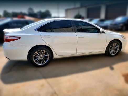 Used 2017 Toyota Camry SE FWD image 14