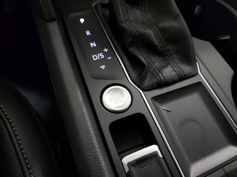 Used 2018 Volkswagen Atlas SE image 35