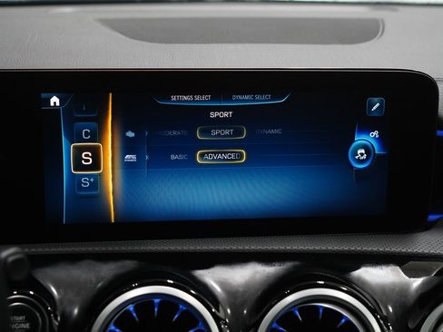 Used 2025 Mercedes-Benz CLA 35 AMG 4MATIC image 26