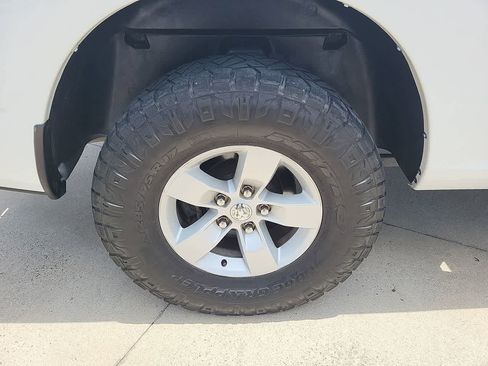 Used 2019 RAM 1500 Classic SLT RWD image 15