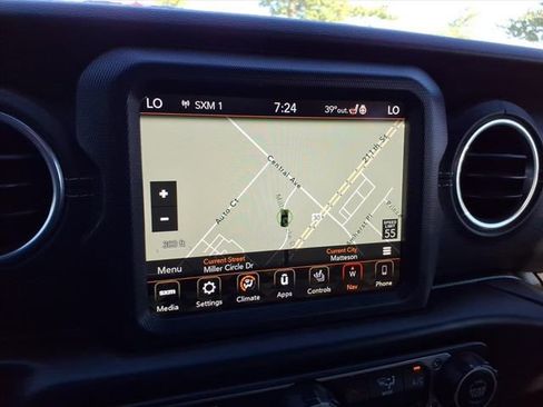 Used 2018 Jeep Wrangler Unlimited Sahara AWD/4WD image 32