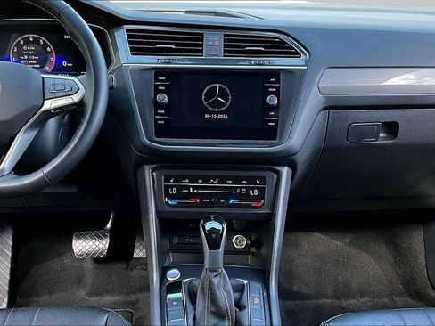 Used 2024 Volkswagen Tiguan SE FWD image 9