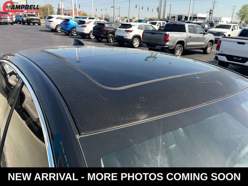 Used 2017 Chevrolet Malibu LT w/ Leather Package image 9