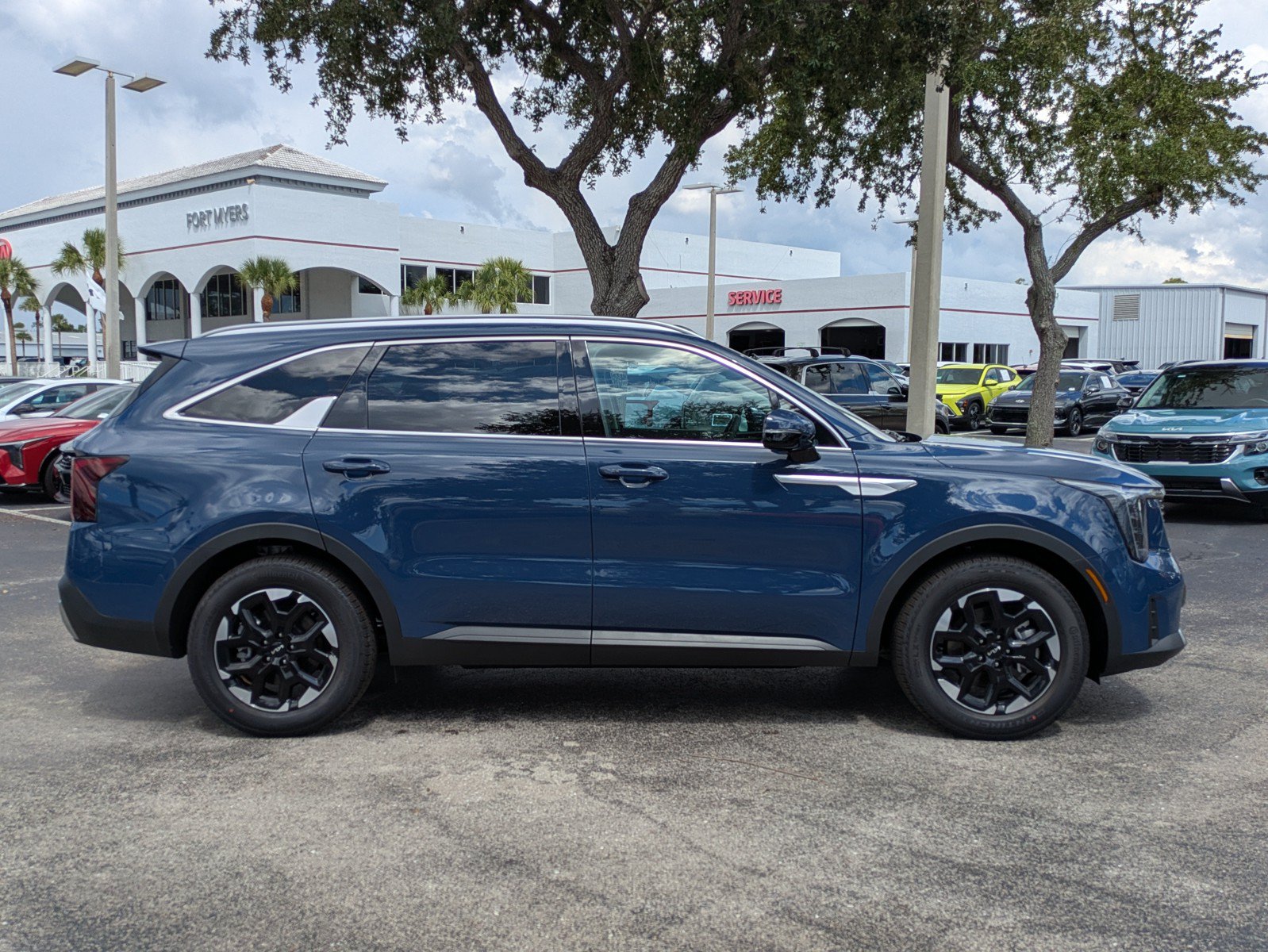 Certified 2026 Kia Sorento S w/ S Panoramic Sunroof Package FWD image 3